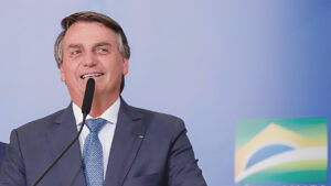 Pesquisa divulgada nesta segunda-feira mostra Bolsonaro na liderança