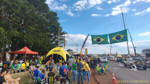 Patriotas de Assis Chateaubriand se reúnem em grande número na manifestação pró-Brasil