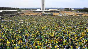 Clima tenso toma conta de Brasília e a qualquer momento militares podem pedir que manifestantes deixem a capital