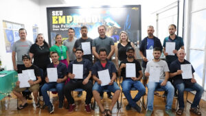 Programa Carreta do Conhecimento entrega certificados a Participantes do Curso de Mecânica de Automóveis