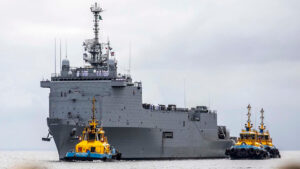 Embarcações da esquadra da Marinha do Brasil atracam no Porto de Paranaguá (veja as fotos)