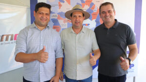 Prefeito de Assis Chateaubriand, deputado estadual e vice-prefeito visitam a 35ª edição do Show Rural Coopavel