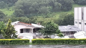 Tempestade causa estragos e assusta moradores de Nova Laranjeiras (Vídeo & Fotos)