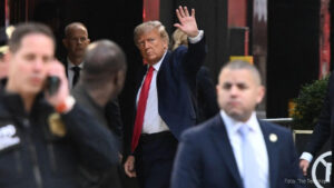 Mesmo com risco de ser preso, Trump desembarca em New York