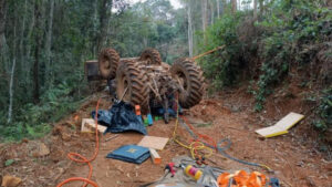 Criança morre ao ser esmaga após trator tombar em Santa Catarina