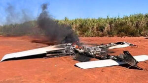 FAB intercepta avião carregado com droga no Paraná