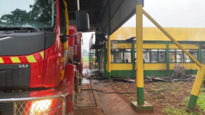 Incêndio em cooperativa agrícola no interior de Guaíra movimenta Corpo de Bombeiros