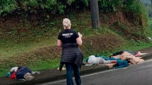 Vergonha: Polícia Militar expulsa cerca de 40 pessoas em situação de rua em Itajaí, SC (Vídeo)