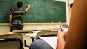 7 a cada 10 alunos de 15 anos não sabem o mínimo de matemática