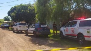 Câmera da Polícia Civil registra o momento em que pai que fazia filho refém é morto por guarda civil no Paraná