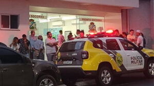 Raio mata jogador e deixa outros três gravemente feridos durante partida de futebol no Paraná (Vídeo)