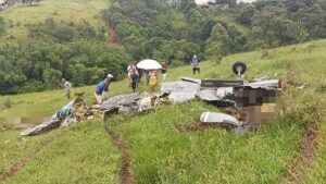 Avião se desintegra no ar, cai, e ao menos sete pessoas morrem em MG (Vídeo)