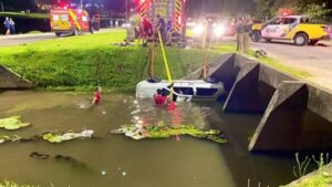 Irmãos morrem após o carro em que estavam cair de ponte e parar dentro de um lago