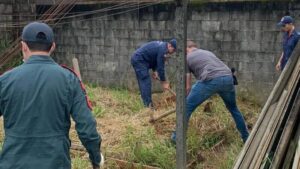 Italiana morta pelo companheiro é encontrada enterrada no quintal de casa em SC