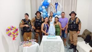 Polícia Militar do 31º BPM realiza sonho de uma menina no dia da festa de seu aniversário em Assis Chateaubriand