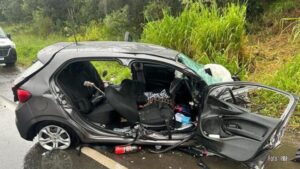 Veículo com placas de Jesuítas invade pista, bate de frente com um Monza e casal e uma criança morrem na BR-277