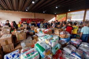 Com apoio da Ceasa, Paraná envia mais de 400 toneladas de doações ao RS (Fotos)