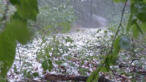 Onda de frio chega ao Brasil e chuvas voltam com força no RS nesta quarta-feira; Paraná também terá frio