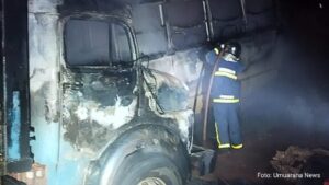 Após morte de jovem, caminhão e ônibus são incendiados em Cruzeiro do Oeste, no PR