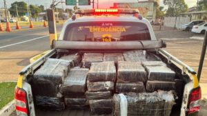 PRE apreende 580 kg de maconha transportada por um veículo em Cianorte; motorista foi preso (Vídeo)