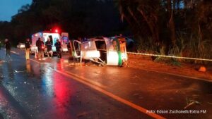 Veículo capota, condutor é ejetado e morre no sudoeste do PR