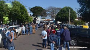 Militares do 31º BPM seguem reforçando a segurança na fazenda invadida por indígenas em Terra Roxa