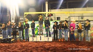 Júlia Giesel bate o recorde da pista, é campeã, presta homenagens e faz lágrimas rolarem na arena da Expo Rondon (Vídeos)