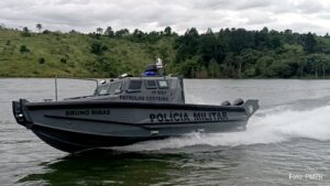 Lancha blindada resistente a fuzil da PMPR reforça a segurança no mar