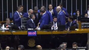 Para a sorte do povo, a oposição impõe derrota ao governo Lula que queria taxar a carne (Vídeo)