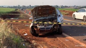 Veículo capota, motorista é ejetado e morre na PR-180, no PR