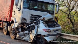 Violenta colisão envolvendo um carro e uma carreta deixa um morto em Palotina