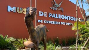 Vale dos Dinossauros em Cruzeiro do Oeste reforça turismo científico no Paraná (Vídeo)