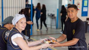 Concurso para a escolha da melhor merenda é lançada no Paraná com a participação de Manu Buffara