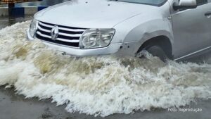 Fortes chuvas causam alagamento, provocam transtornos e equipes de resgate atuam em SC (Vídeo)