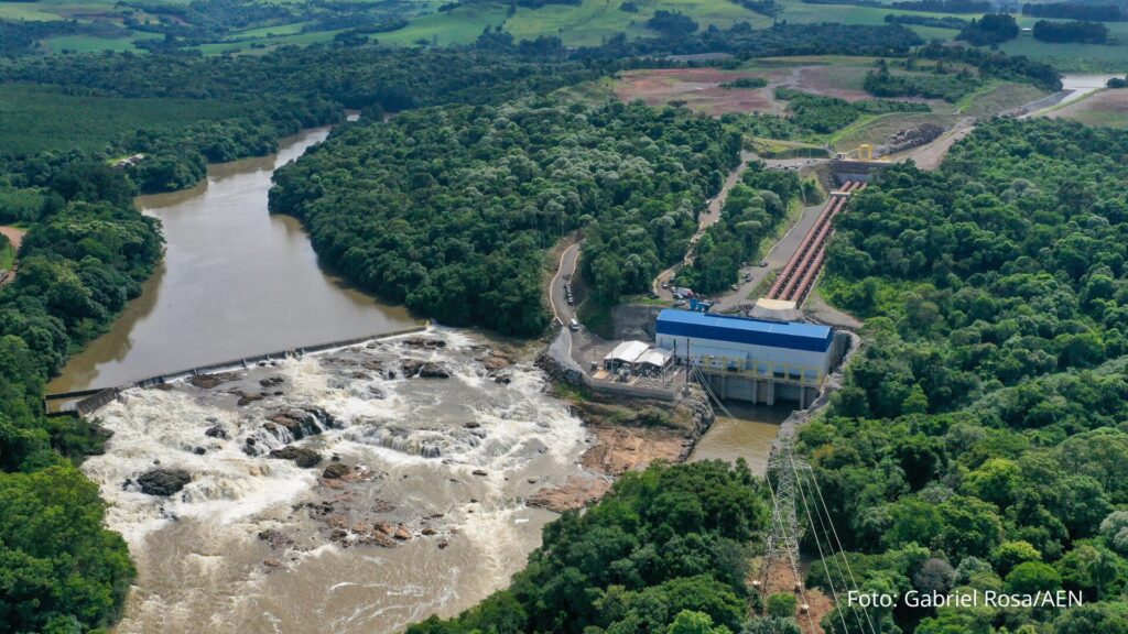 Governador do Paraná participa da inauguração de PCH capaz de atender 75 mil residências