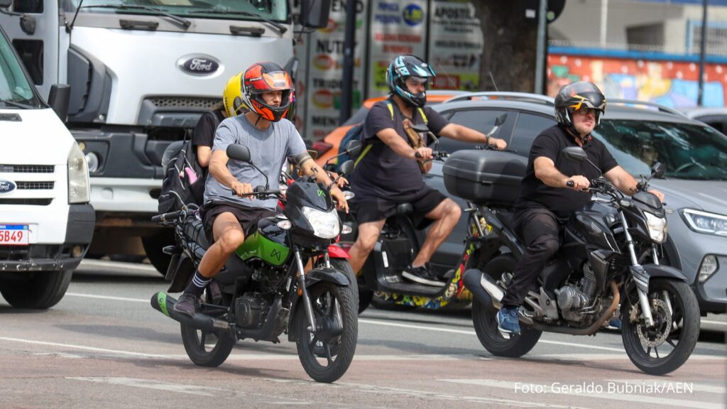 Governador Ratinho Junior sanciona lei que isenta IPVA de motos até 170 cilindradas